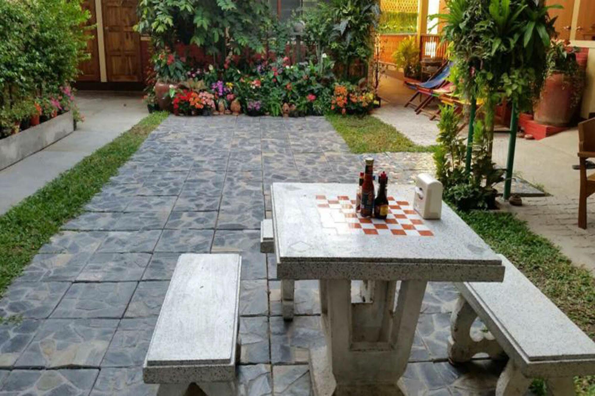 思锐弯住宿加早餐旅馆 清邁 外观 照片